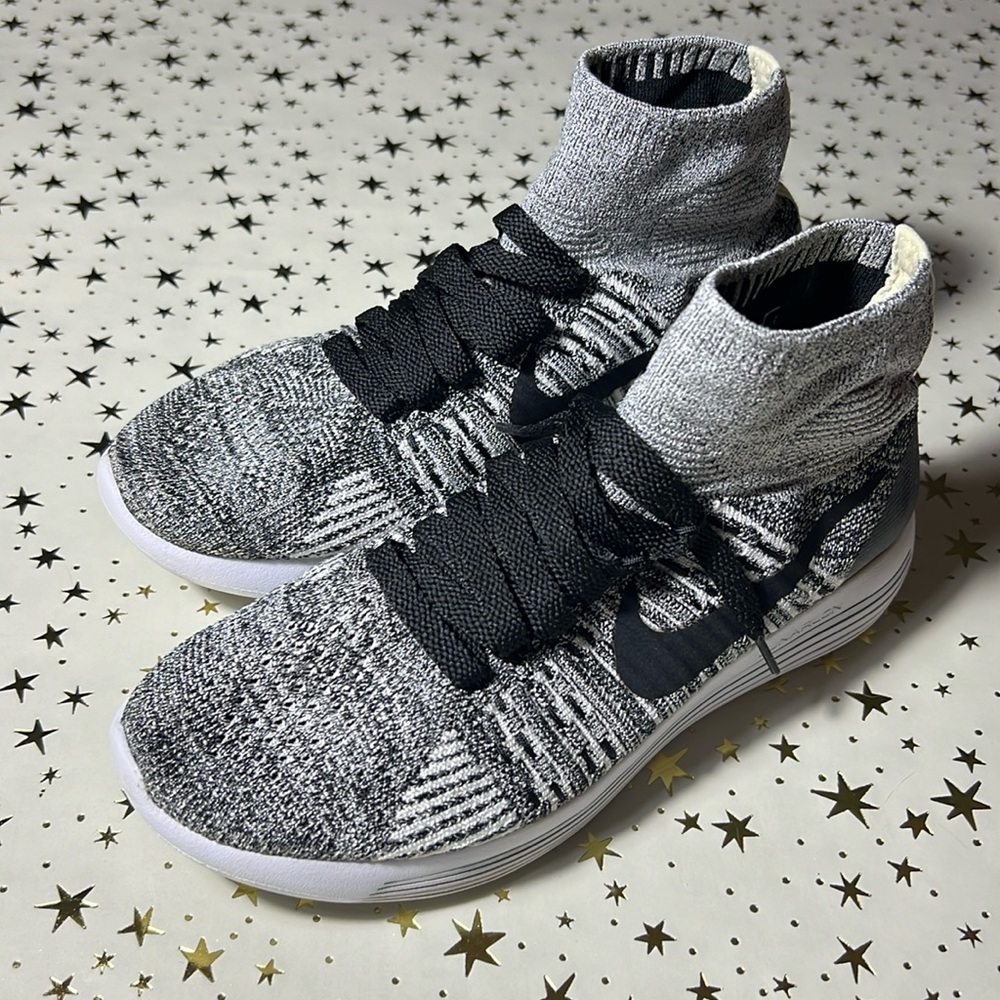 Nike Lunarepic Flyknit, White and Black Women's size 6.5.